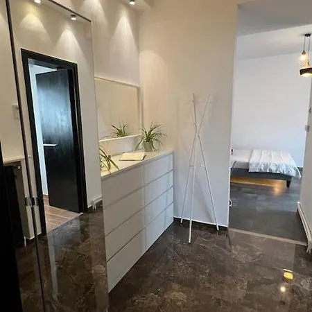 Unique & Special With Terrace In The Center *